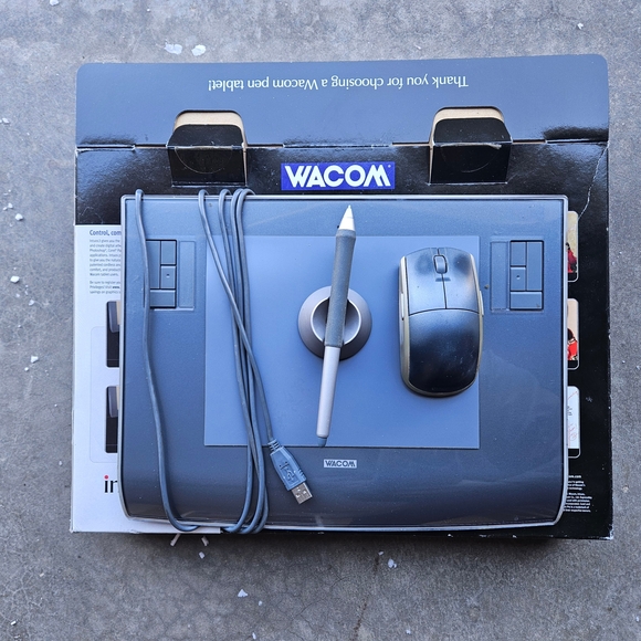 Wacom Graphic Tablet with Pen and Mouse - Gray